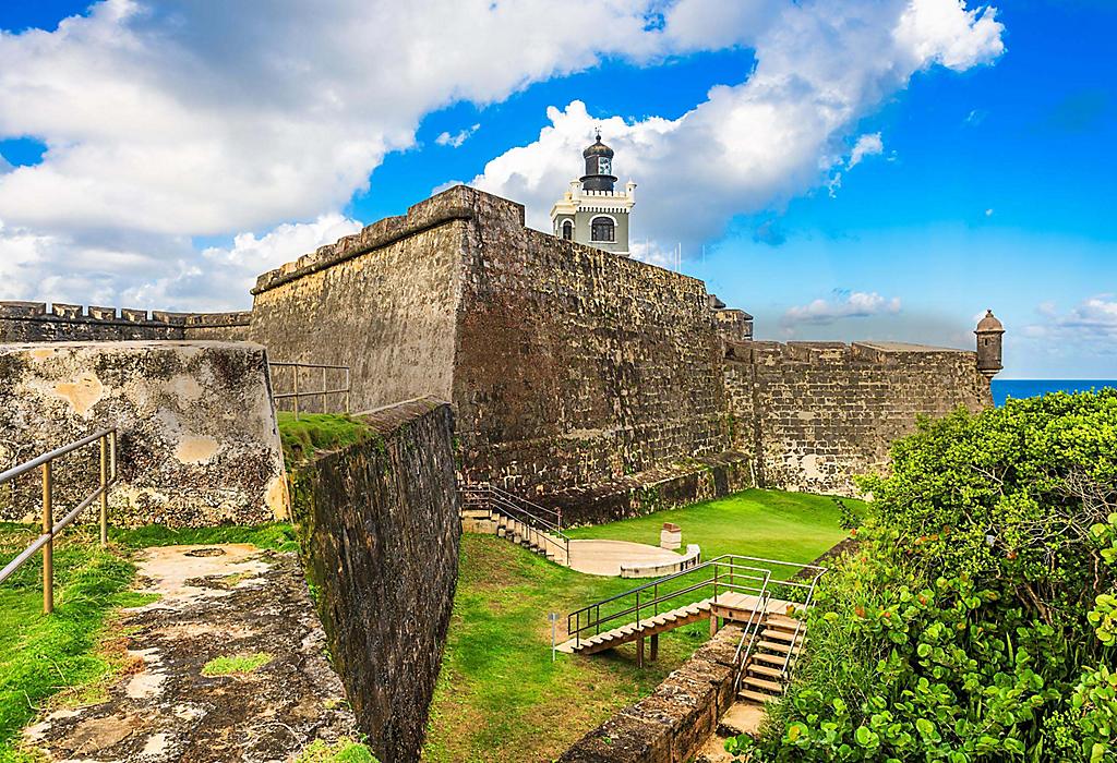 Naturskön utsikt över fortet San Felipe del Morro i Puerto Rico