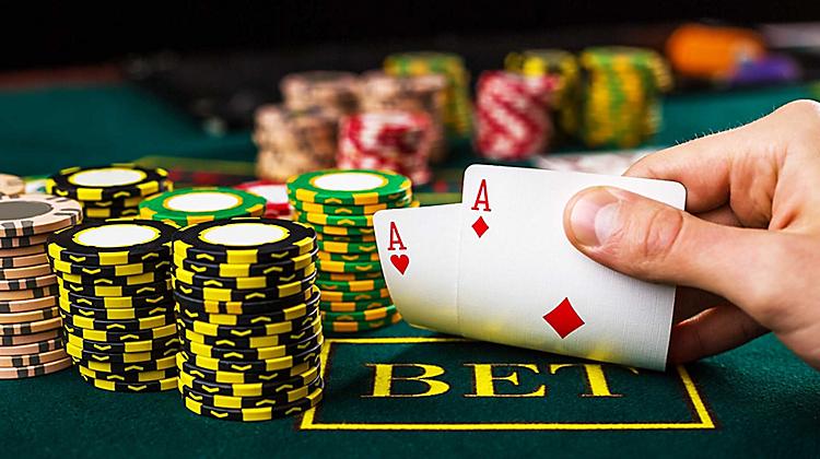 Ultimate Texas Hold'em Tournaments | Cruise Ship Activities | Royal Caribbean