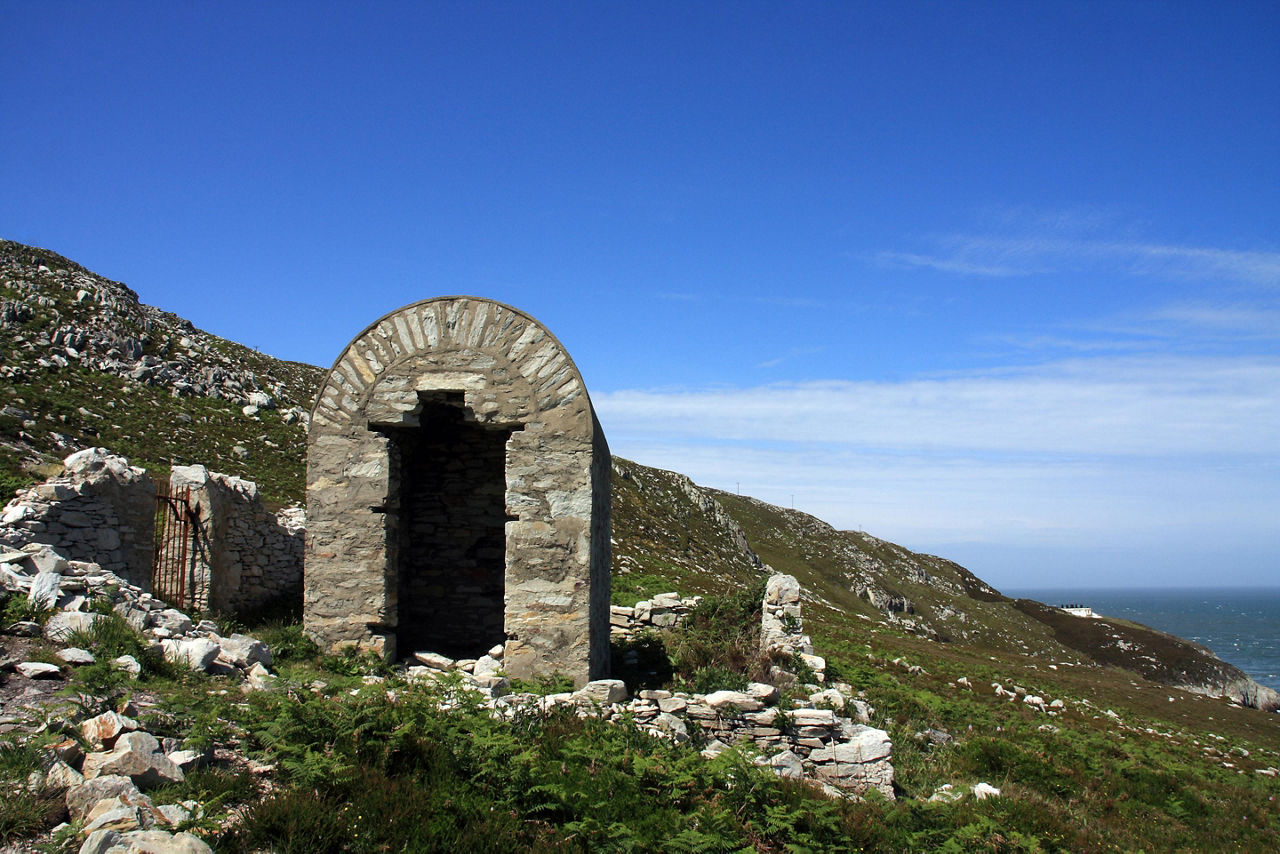A stone hut at Breakwater Park in Holyhead, Wales