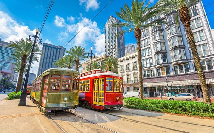 Green and red streetcar trolleys for transportation in New Orleans