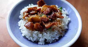 Braised pork on rice