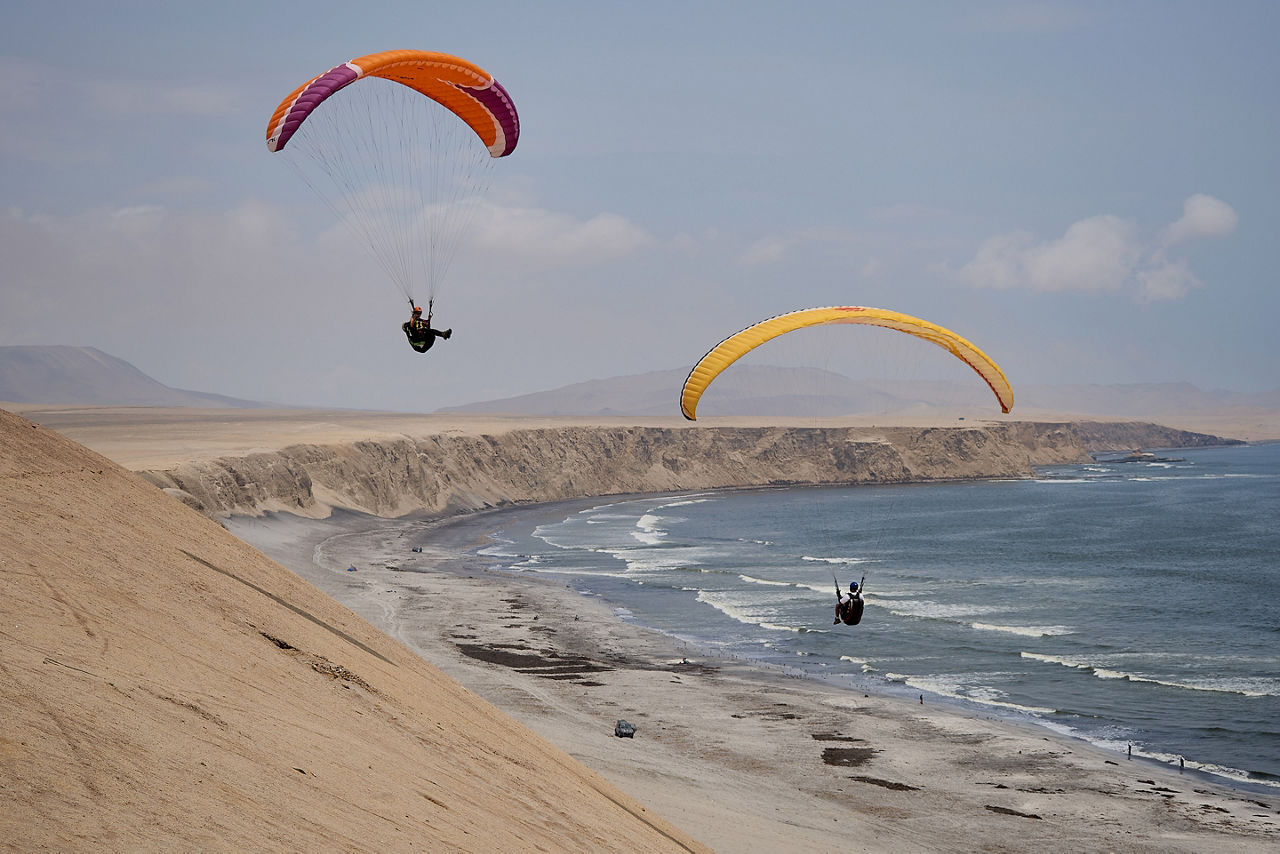 Paragliding in the paracas national reserve